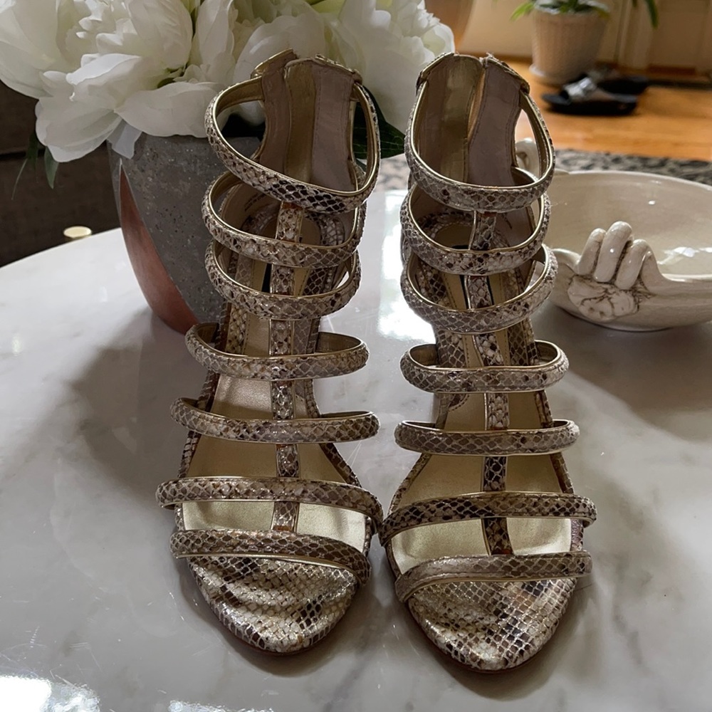 Whitehouse black market snakeskin stilettos 👠